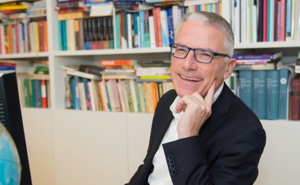 HR in 2020: van gesloten hiërarchie naar netwerkorganisatie HR in 2020: van gesloten hiërarchie naar netwerkorganisatie