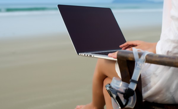 Doen of niet? Doorwerken vanaf je vakantieadres. Doen of niet? Doorwerken vanaf je vakantieadres.
